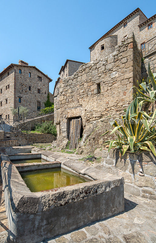 1576年Madruzzo建造的Fontana del Cardinale，巴萨诺在Teverina -拉齐奥意大利